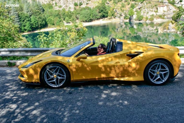 Ferrari F8 Spider: la prova su strada