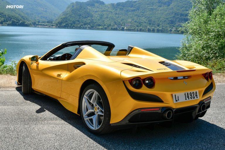 Ferrari F8 Spider: la prova su strada