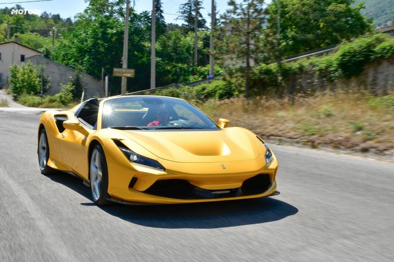 Ferrari F8 Spider: la prova su strada