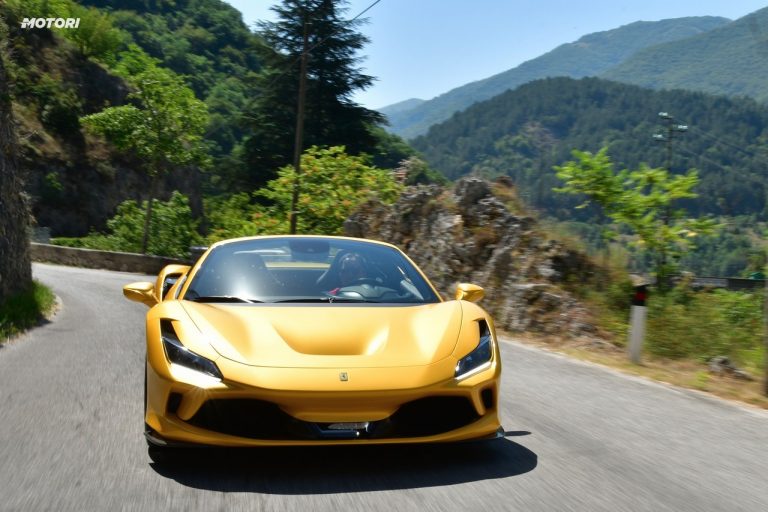 Ferrari F8 Spider: la prova su strada