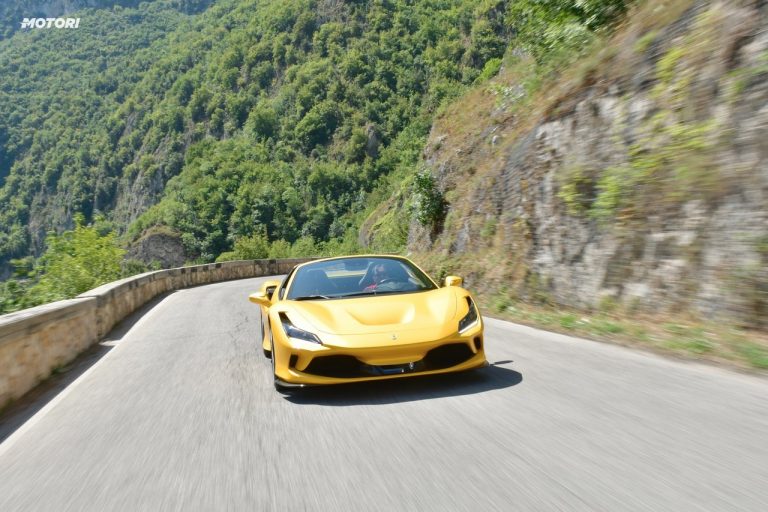 Ferrari F8 Spider: la prova su strada