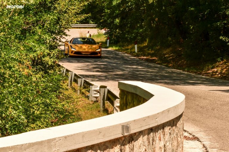 Ferrari F8 Spider: la prova su strada