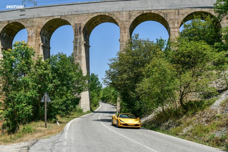 Ferrari F8 Spider: la prova su strada