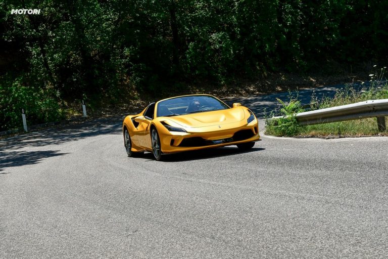 Ferrari F8 Spider: la prova su strada