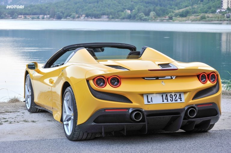 Ferrari F8 Spider: la prova su strada