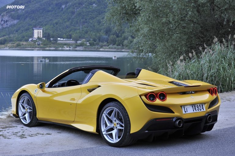 Ferrari F8 Spider: la prova su strada