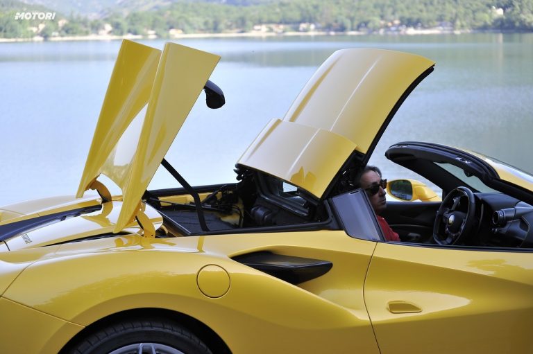 Ferrari F8 Spider: la prova su strada