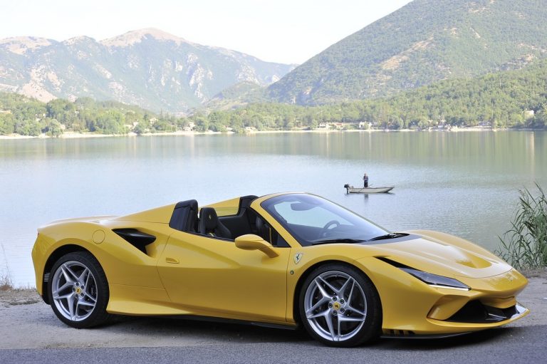 Ferrari F8 Spider: la prova su strada