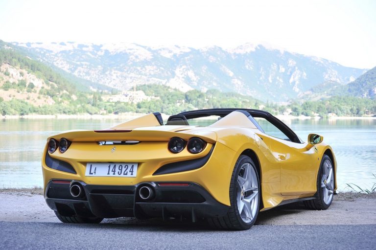 Ferrari F8 Spider: la prova su strada