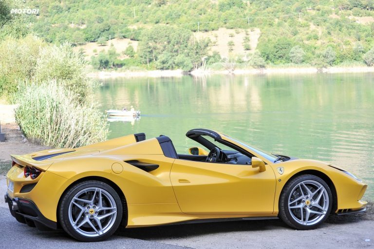 Ferrari F8 Spider: la prova su strada