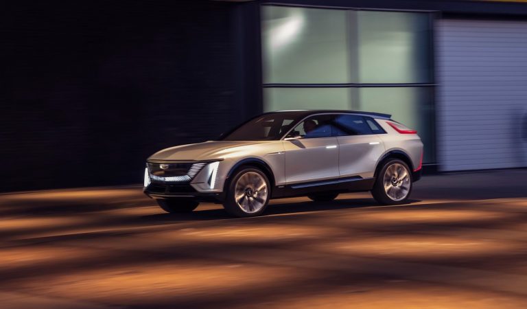 Cadillac Lyriq Concept: immagini ufficiali