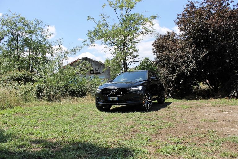 Volvo XC60 T8 Twin Engine AWD Polestar 2.0: la prova su strada