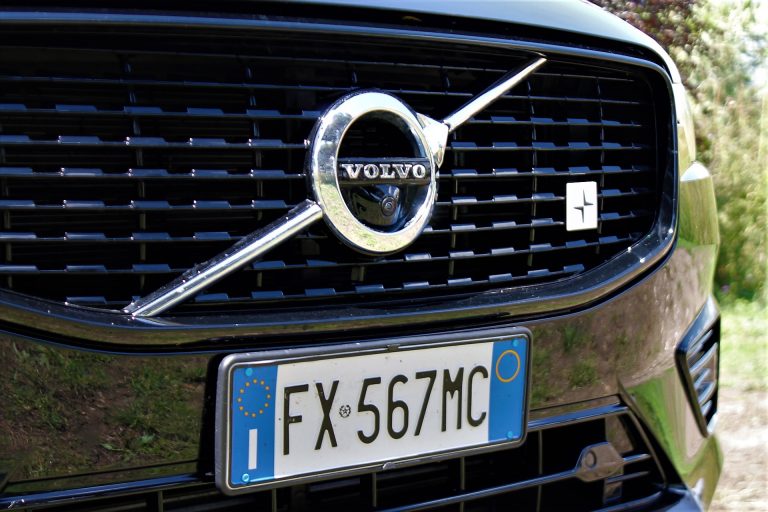 Volvo XC60 T8 Twin Engine AWD Polestar 2.0: la prova su strada