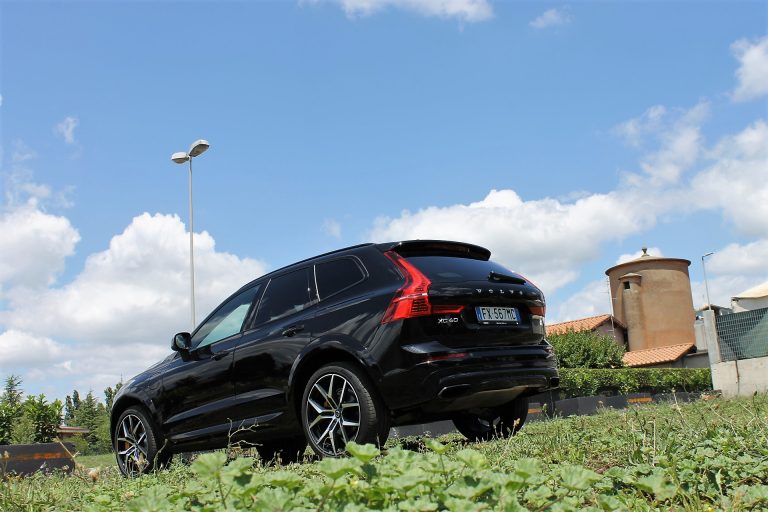 Volvo XC60 T8 Twin Engine AWD Polestar 2.0: la prova su strada