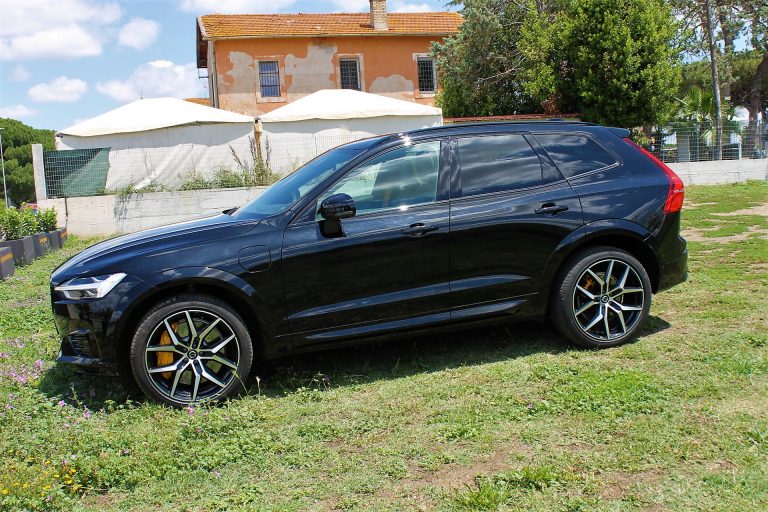 Volvo XC60 T8 Twin Engine AWD Polestar 2.0: la prova su strada