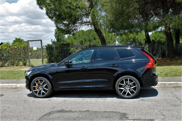 Volvo XC60 T8 Twin Engine AWD Polestar 2.0: la prova su strada