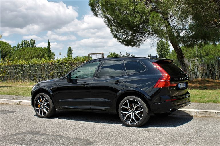 Volvo XC60 T8 Twin Engine AWD Polestar 2.0: la prova su strada