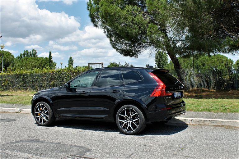 Volvo XC60 T8 Twin Engine AWD Polestar 2.0: la prova su strada