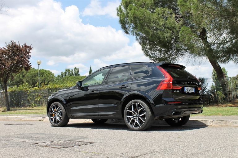 Volvo XC60 T8 Twin Engine AWD Polestar 2.0: la prova su strada