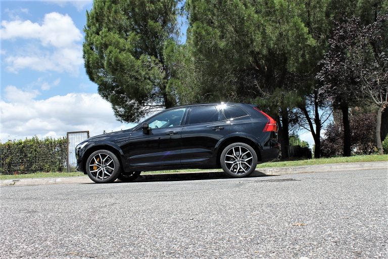 Volvo XC60 T8 Twin Engine AWD Polestar 2.0: la prova su strada