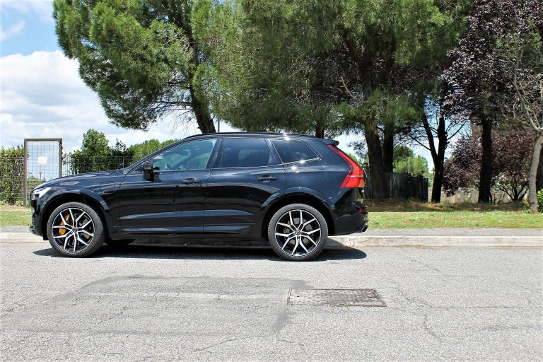 Volvo XC60 T8 Twin Engine AWD Polestar 2.0: la prova su strada