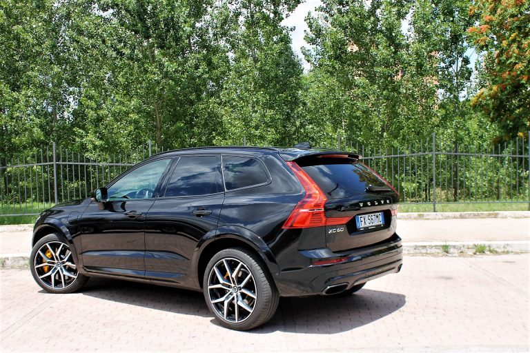 Volvo XC60 T8 Twin Engine AWD Polestar 2.0: la prova su strada