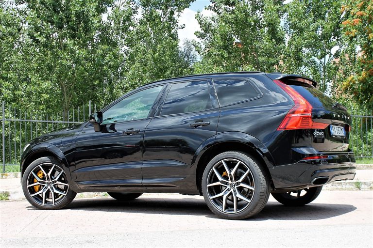 Volvo XC60 T8 Twin Engine AWD Polestar 2.0: la prova su strada