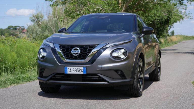 Nissan Juke vs Renault Captur: la prova su strada