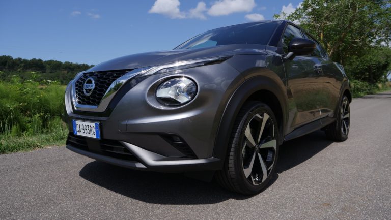 Nissan Juke vs Renault Captur: la prova su strada