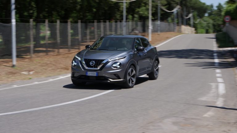 Nissan Juke vs Renault Captur: la prova su strada