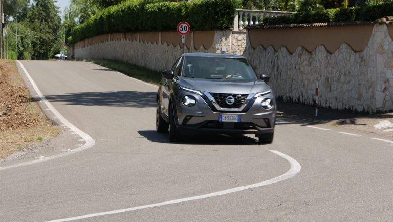 Nissan Juke vs Renault Captur: la prova su strada