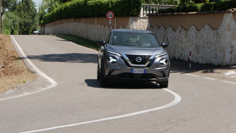 Nissan Juke vs Renault Captur: la prova su strada