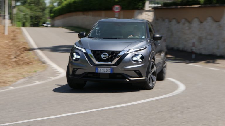 Nissan Juke vs Renault Captur: la prova su strada