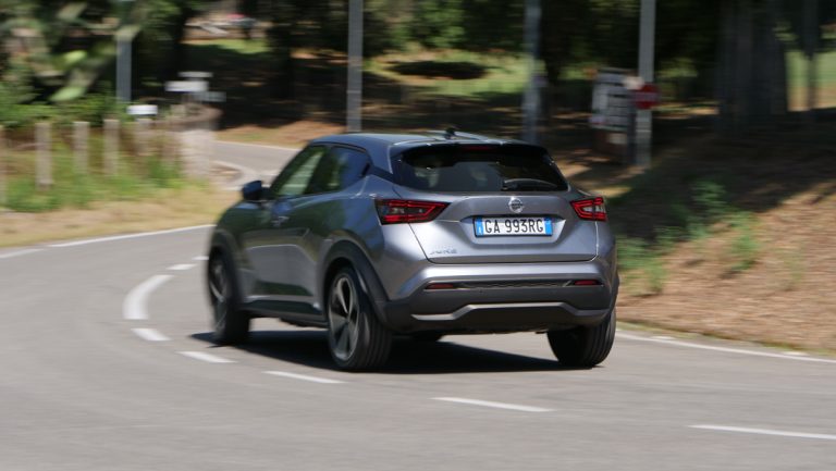 Nissan Juke vs Renault Captur: la prova su strada