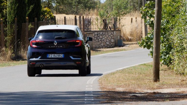 Nissan Juke vs Renault Captur: la prova su strada