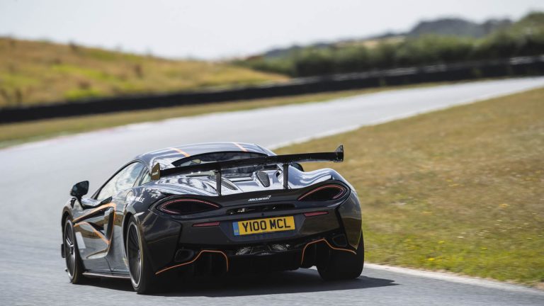 McLaren 620R: immagini ufficiali