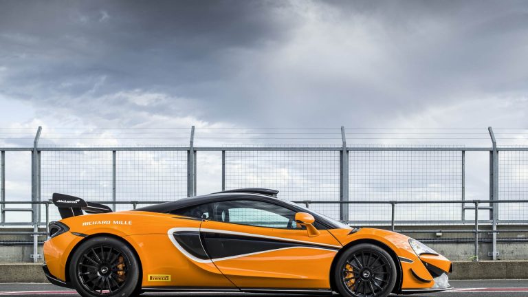 McLaren 620R: immagini ufficiali