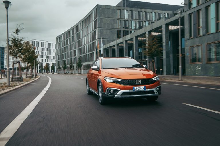 Fiat Tipo Life, City Life, Cross e City Cross 2021: immagini ufficiali