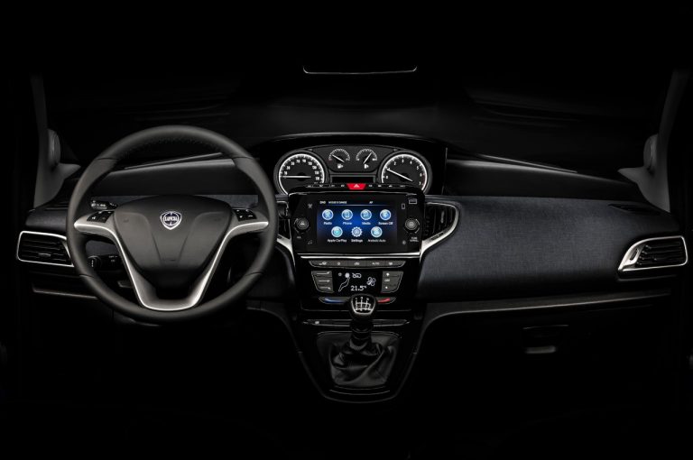 Lancia Ypsilon 2021: immagini ufficiali