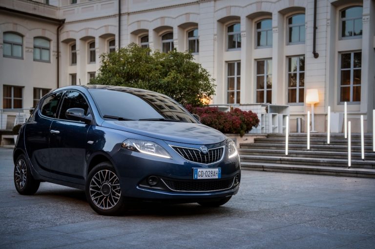 Lancia Ypsilon 2021: immagini ufficiali