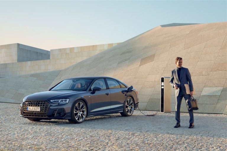 Audi A8 TFSI e 2022: immagini ufficiali