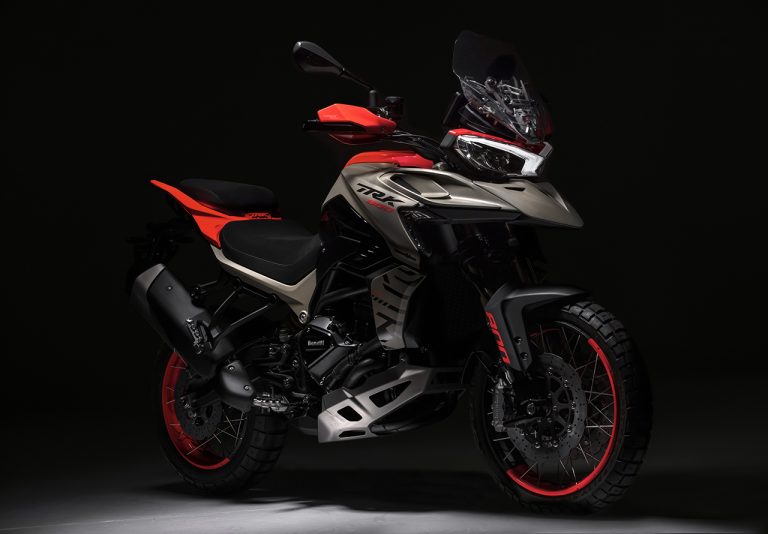 Benelli TRK 800: le foto