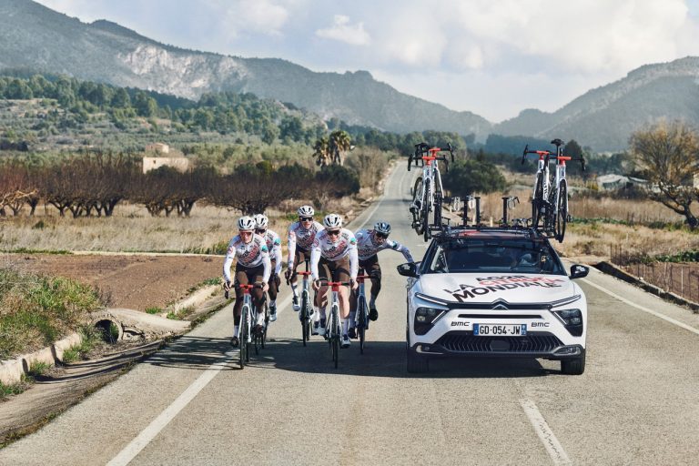 AG2R Citroen Team, presentata la squadra 2022 con C5X e C5 Aircross