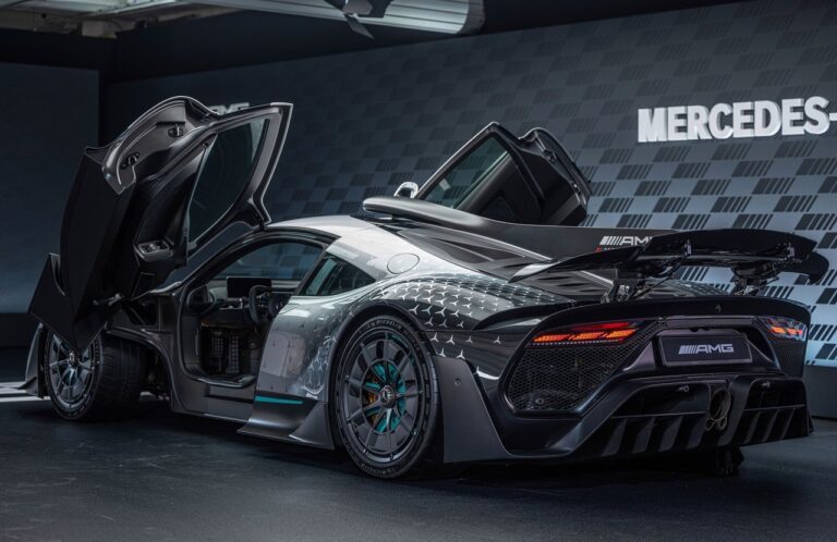 Mercedes AMG ONE: immagini ufficiali