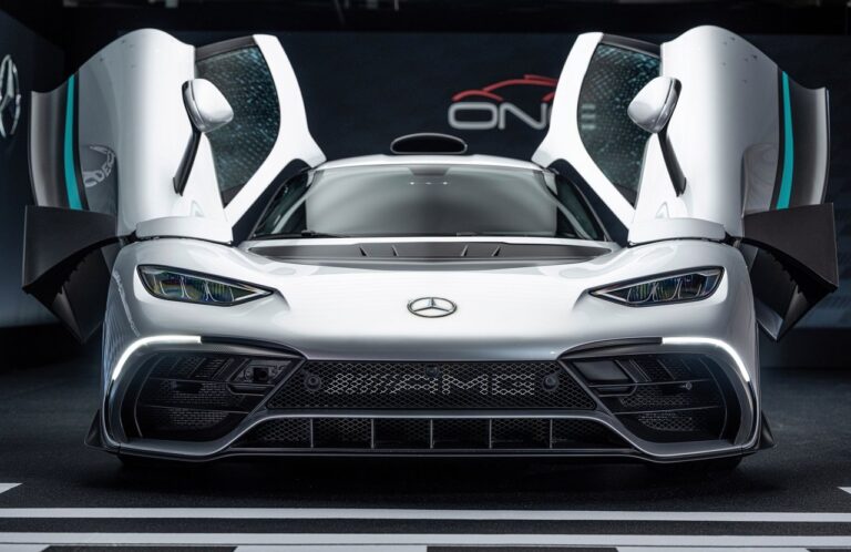 Mercedes AMG ONE: immagini ufficiali