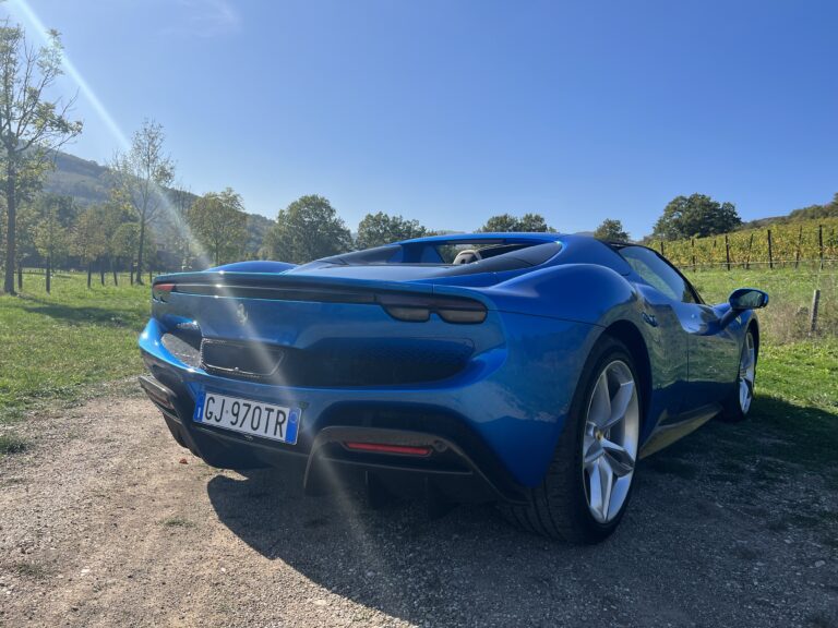 Ferrari 296 GTS: la prova su strada