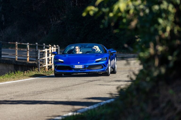 Ferrari 296 GTS: la prova su strada