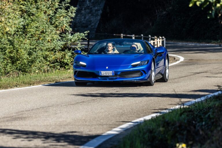 Ferrari 296 GTS: la prova su strada