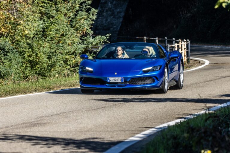 Ferrari 296 GTS: la prova su strada