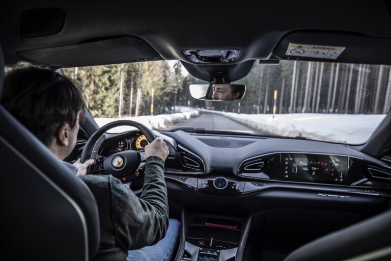 Ferrari Purosangue: le foto del test